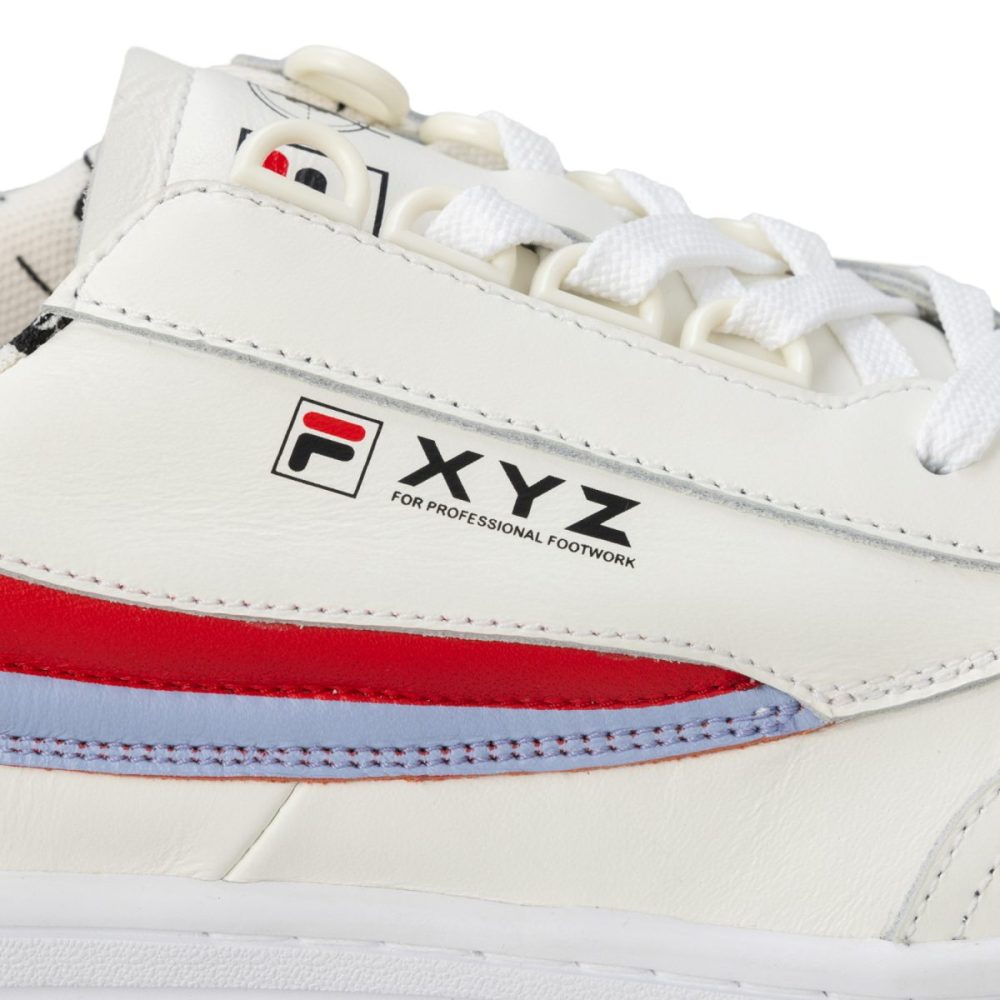 右足の側面には、合言葉の「XYZ」