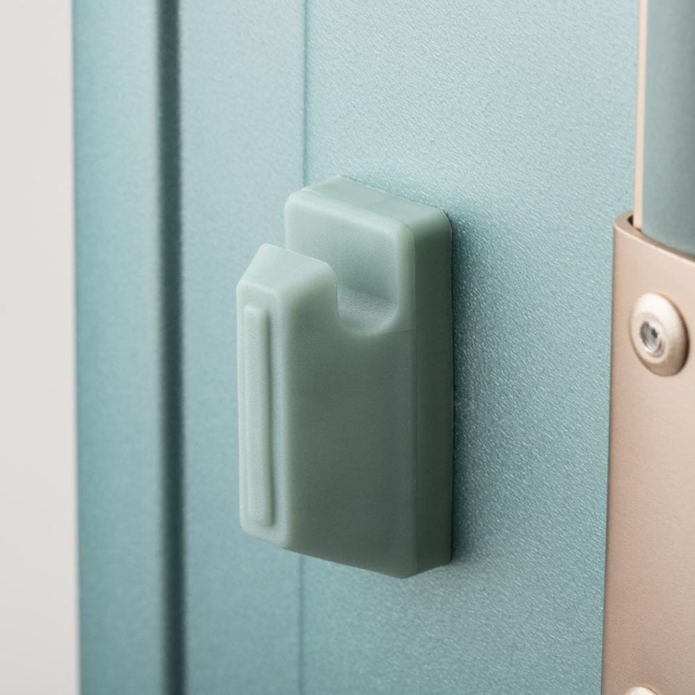 ちょっとした荷物などを掛けられるフック機能付き台座