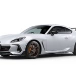 ボディカラーは「WRブルー・パール」のほか、「クリスタルホワイト・パール」を設定