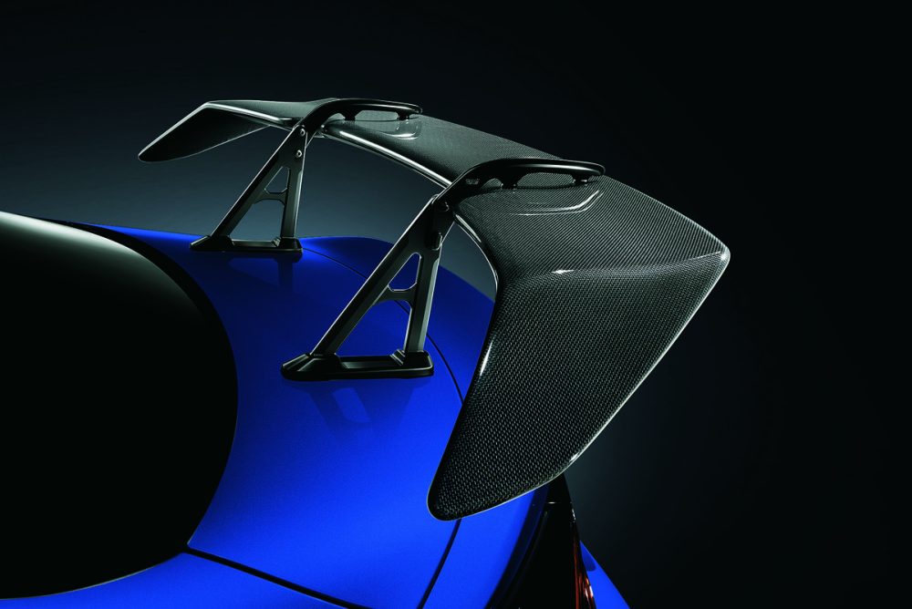 「BRZ STIスポーツ タイプ RA」（限定200台）のほか、STI製ドライカーボンリアスポイラーを装着した「BRZ STIスポーツ タイプ RA with リアスポイラー」（限定100台）を設定