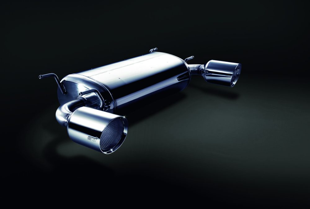 STI 製パフォーマンスマフラー（STI ロゴ入り）