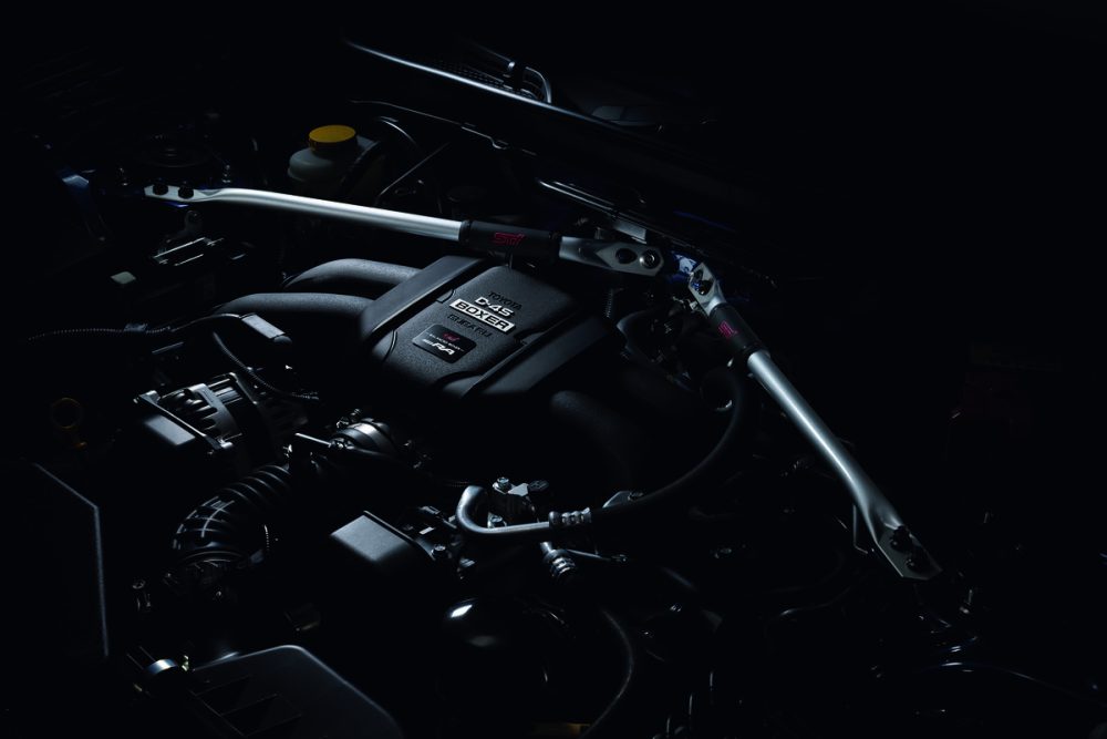 スーパー耐久シリーズ参戦車両と同等の精度でバランス取りされたFA24型ボクサーエンジンを搭載