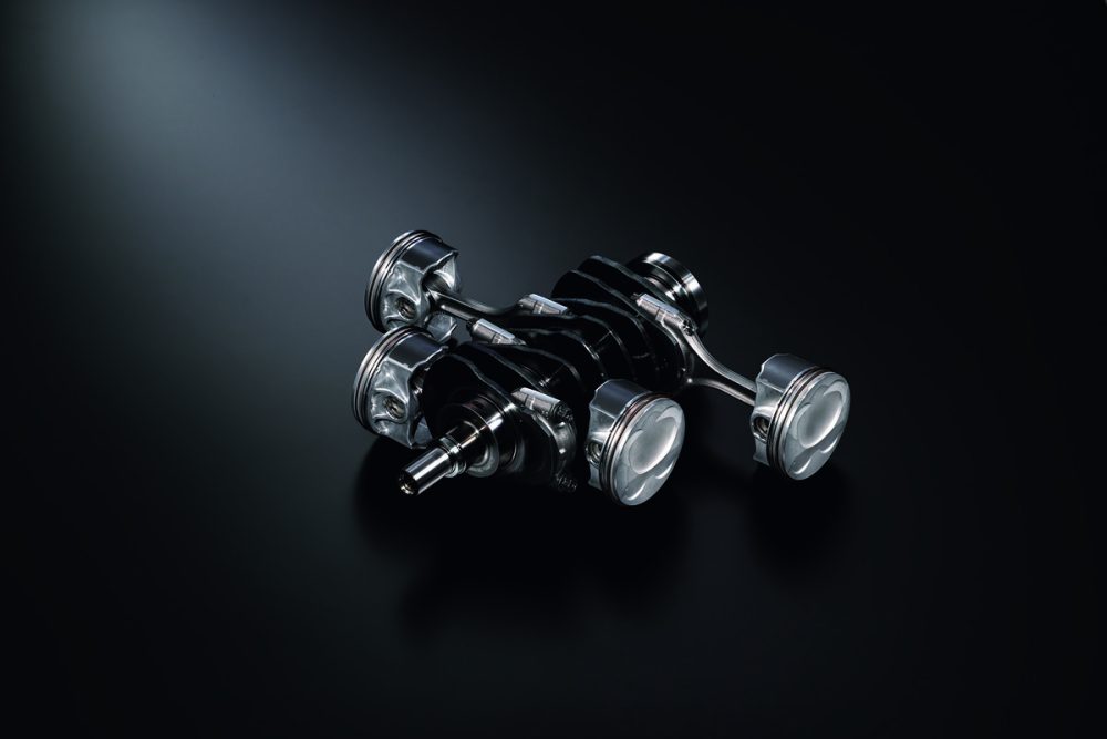 ピストン、コンロッド、クランクシャフト、フライホイール、クラッチカバーの重量・回転バランス公差を徹底的に低減