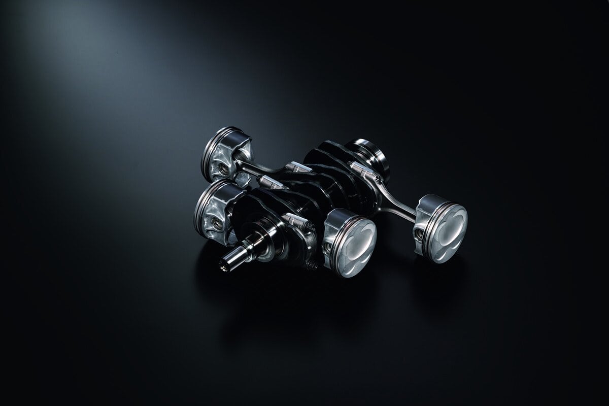 ピストン、コンロッド、クランクシャフト、フライホイール、クラッチカバーの重量・回転バランス公差を徹底的に低減