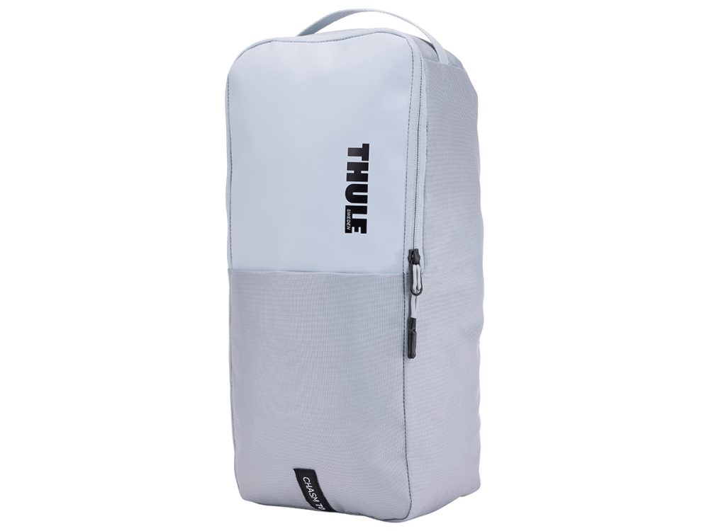 ダッフルバッグには便利な収納ポーチが付属