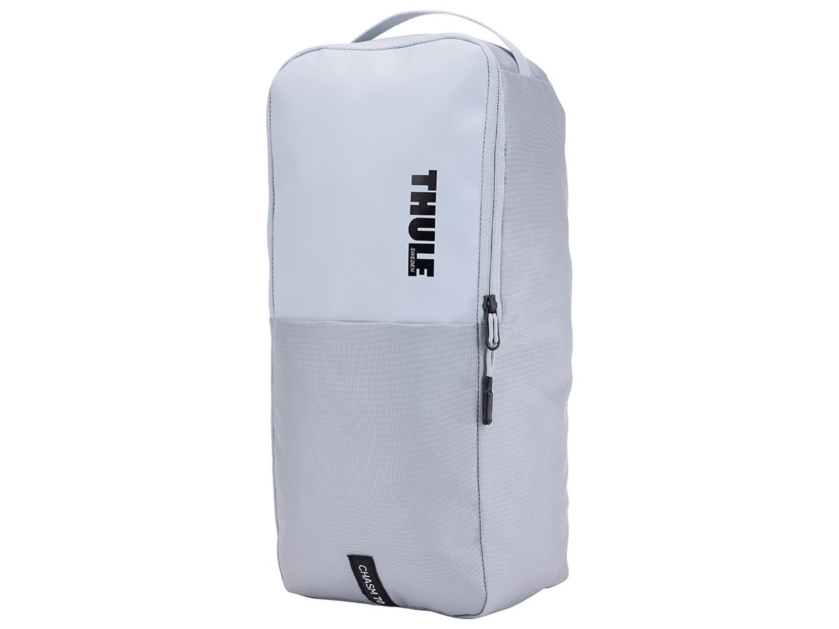 ダッフルバッグには便利な収納ポーチが付属