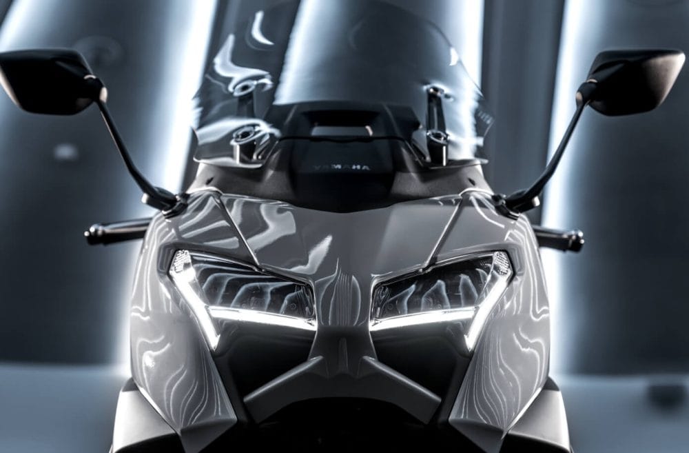 精悍な表情で確固たる存在感を放つフロントマスク