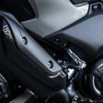 滑らかな管内表面がスムーズな排気の流れを作り、アクセル操作からリニアな駆動力を生み出すマフラー