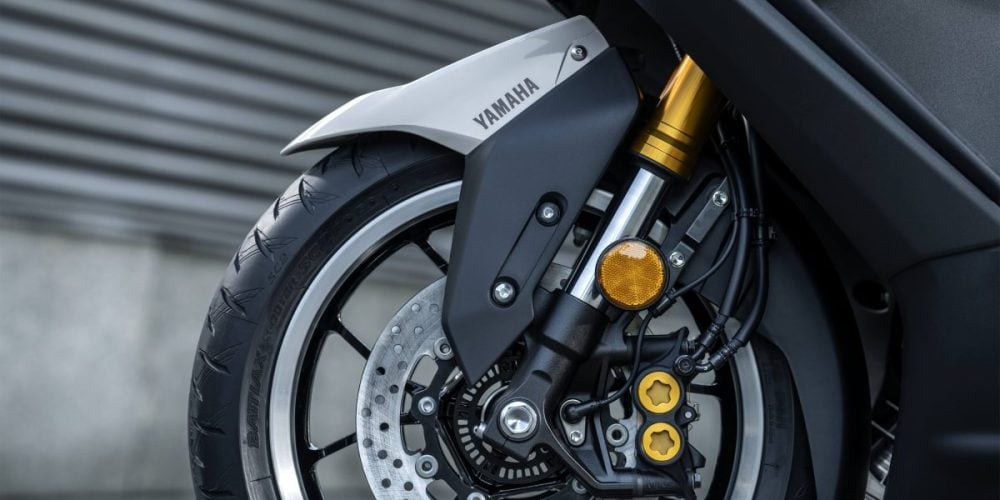 スポーティかつ正確なハンドリング特性に貢献するフロントサスペンション