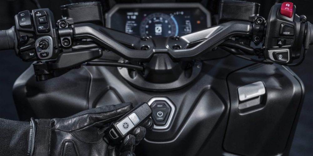 キーをポケットに入れたまま、ロックの解除やエンジンスタートが可能なスマートキー