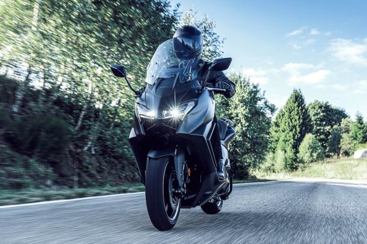 【ヤマハの最強スクーター】通勤からワインディングまで！大人ライダーを魅了する「TMAX560ABS」にアニバーサリーモデルが登場
