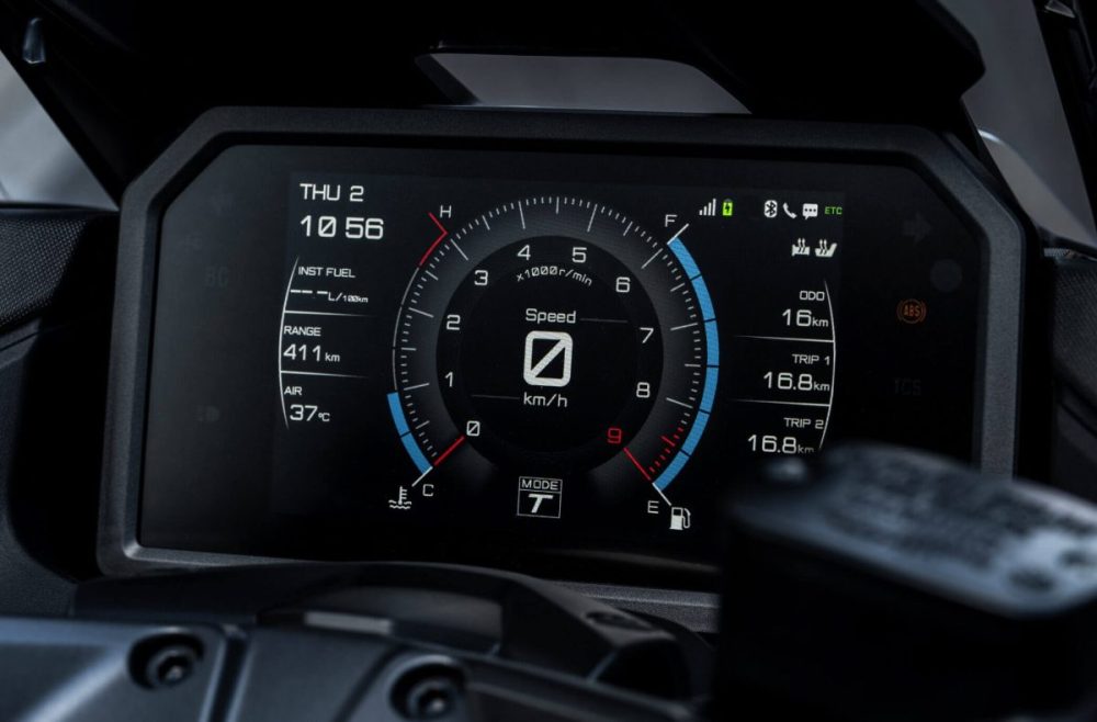 視認性に優れた7インチ大型TFTディスプレイ