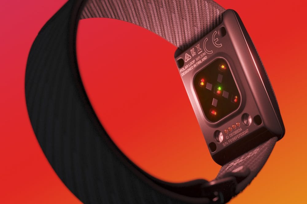 ヘルスケアトラッカー「POLAR Loop」は手洗いや洗顔、水仕事など日常生活でも気にせず使用し続けられる防水30M仕様