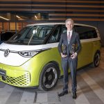 大賞以外の部門賞では、フォルクスワーゲンID.Buzzがインポート・カー・オブ・ザ・イヤーとデザイン・カー・オブ・ザ・イヤーを同時受賞。ワーゲンバスと呼ばれるタイプ2をモチーフにしたデザインとBEVのフルサイズミニバンという点が評価された。