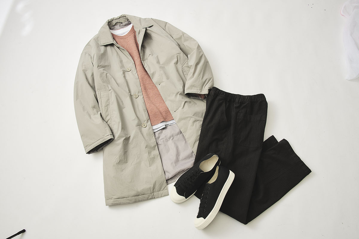 インナーには明るめのカラーを用いると差し色となり、暗くなりがちな冬のコーデに華やかさを