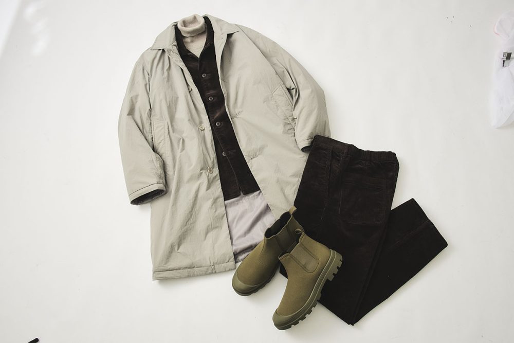 こちらで用いたのはコーディロイのセットアップ。インナーにタートルのニットとブーツを使い、同系色のグラデーションにすることで一体感を演出し、ドレスよりの上品なスタイルに