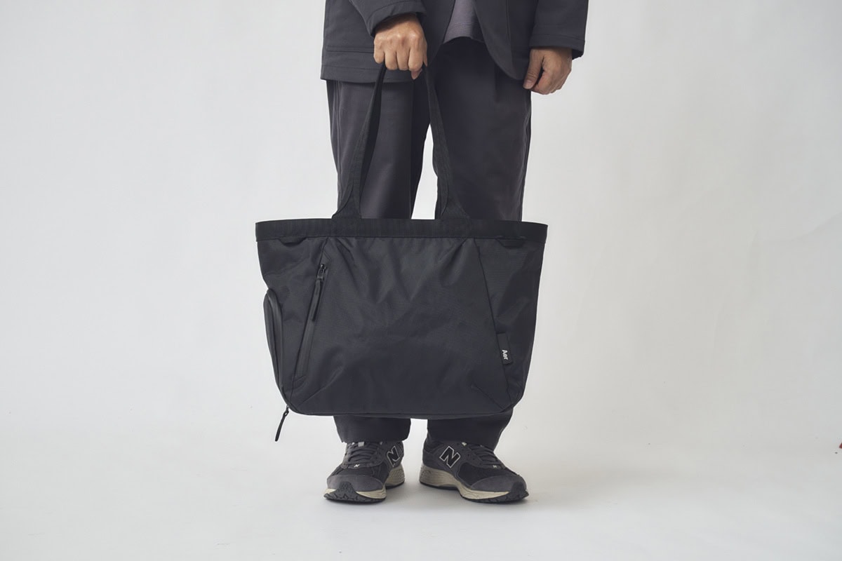 シルエットは標準的な横長タイプ