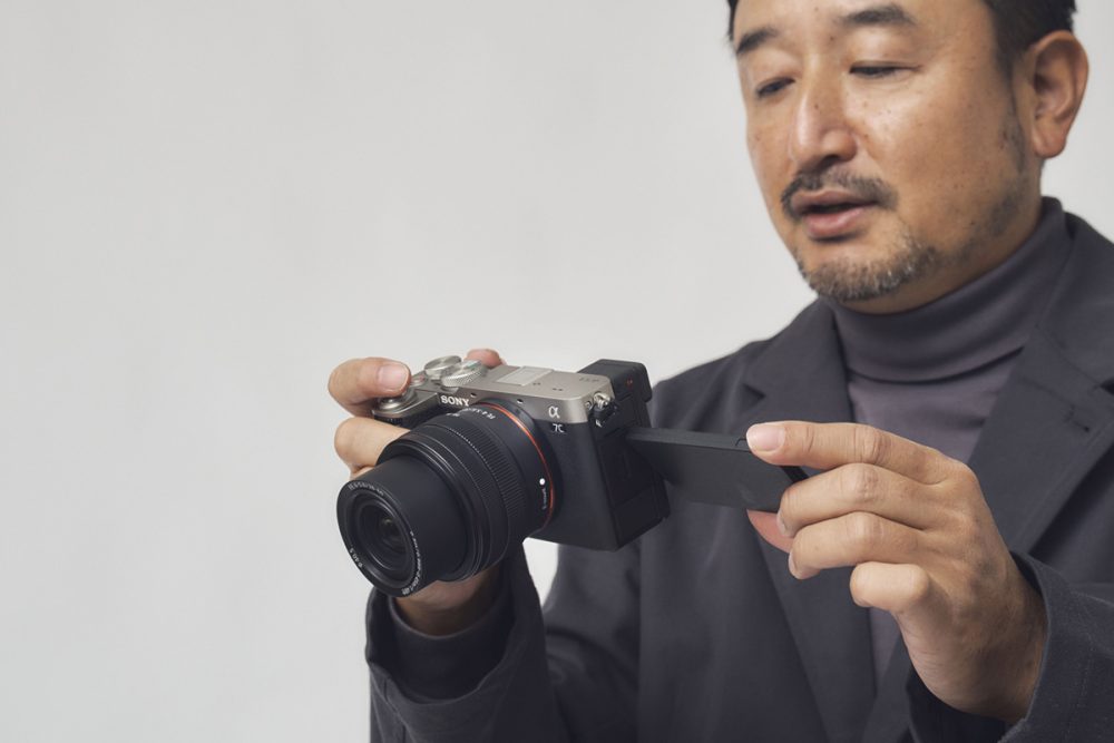 「&alpha;7C II」の魅力は、小型・軽量さ