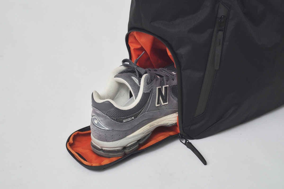 シューズコンパートメントを備えている