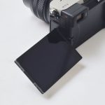 液晶モニターは角度を自由に調節できるバリアングル仕様