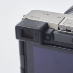 電子ビューファインダーが背面左上に備わっている