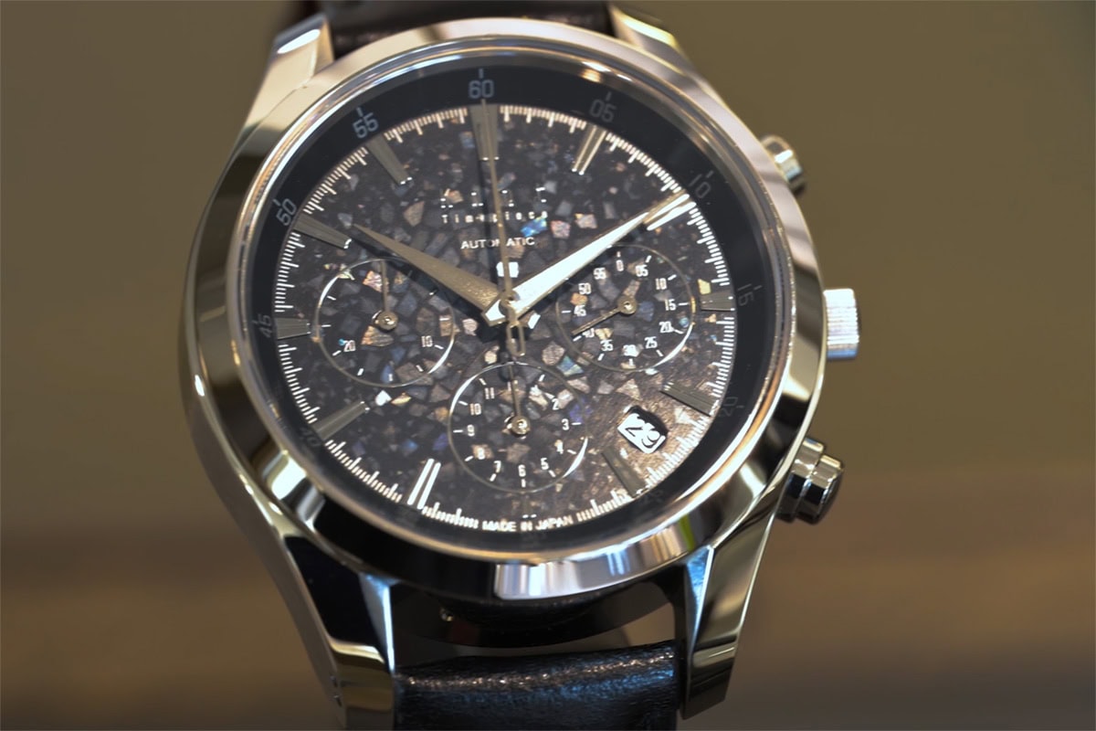 螺鈿を用いた時計も