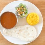 「業スー」レトルトカレーで、インドカレーショップのようなナン＆ターメリックライスのカレーのセットを作ってみました！