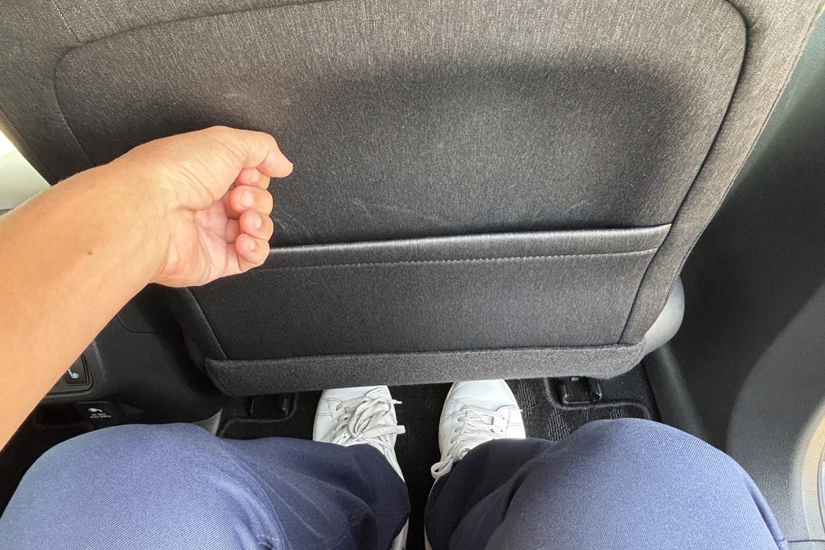 リアシートの居住性も高く身長175㎝の小沢が普通に座れる