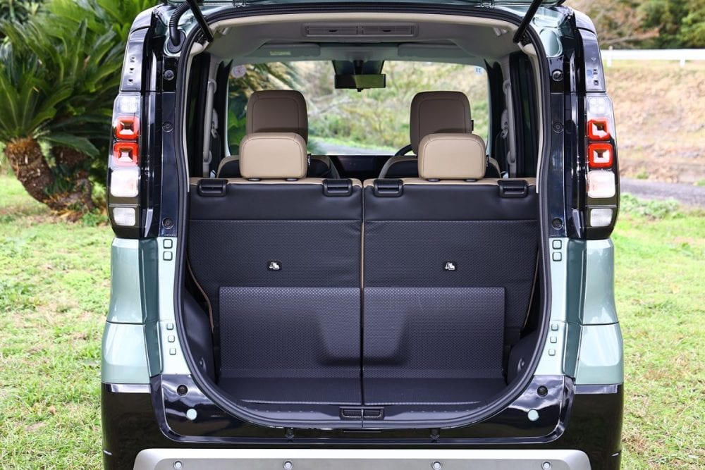 後席は320mmものロングスライドが可能なので、シートバックを立てたままラゲッジを拡大することができる