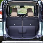 後席は320mmものロングスライドが可能なので、シートバックを立てたままラゲッジを拡大することができる