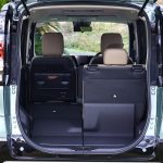 後席は5対5の分割可倒式で、荷物に合わせてアレンジできる