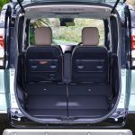 後席だけでなく前席も倒してフラットにできる