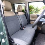 上級グレードではベージュをベースにした家具のようなシート