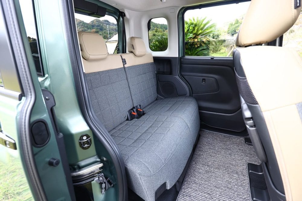 クラス最高レベルのスペースを活かした後席まわりは広々