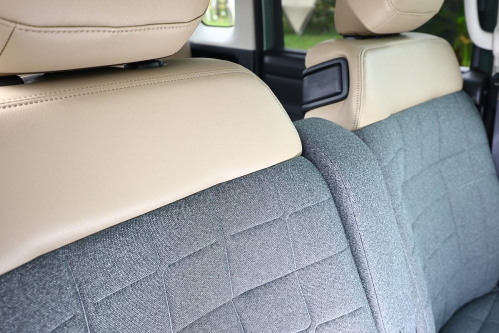 合皮とファブリックのコンビは触り心地もいい