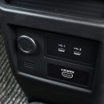 充電用のタイプCのUSBポートは前席にふたつ