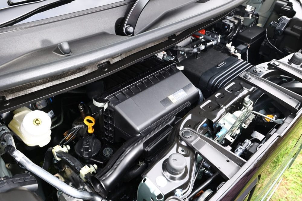 エンジンはNA（52ps）とターボ（64ps）の2本立て