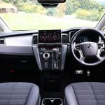 8インチの大型ディスプレイを新たに採用