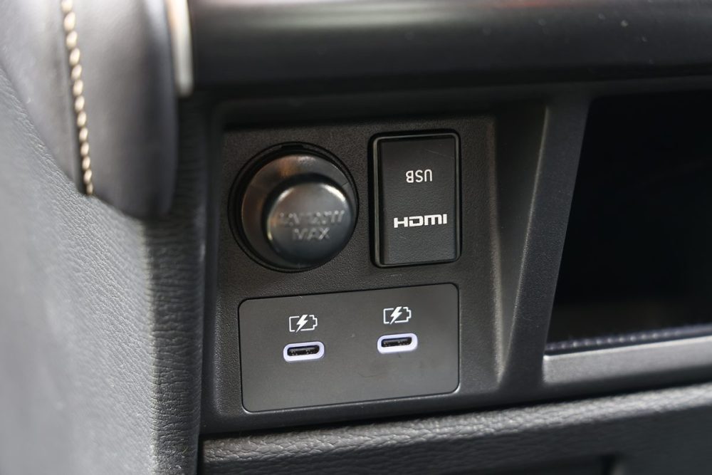 細かいながらうれしい変更が充電用USBタイプCが増設されたこと