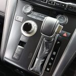 シフト横に走行モードのセレクトダイヤルが新たに設置されている