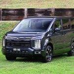 フロントはシンプルなデザインから一転して、ユーザーの声も反映して複雑な形状となった