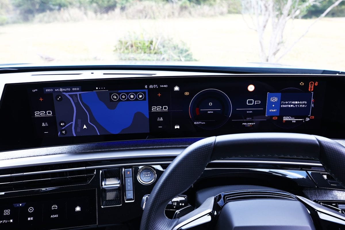 メーターやナビなどの表示が一体化している