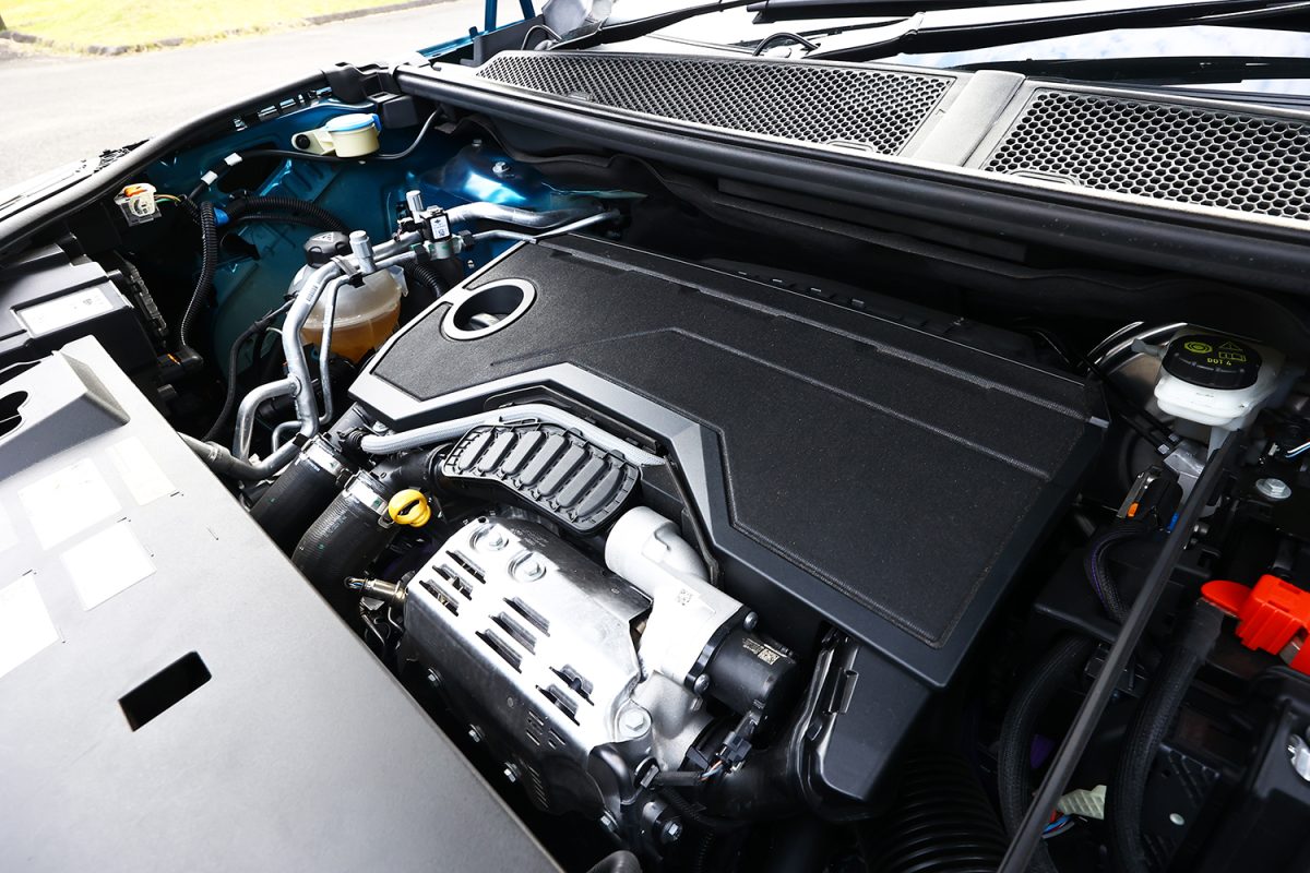 1.2リッターターボのハイブリッド。EV走行が可能で19.4km／Lと燃費もかなりいい