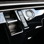 インパネ上にあるシフトは、ボタン式のニューオートマチックセレクターと呼ばれる