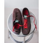 替えのシューレースを付属しており、気分やスタイリングに合わせた使い分けも可能