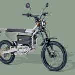 森や山道などの自然に溶け込みつつ、街では個性を放つアンティークグリーンカラー