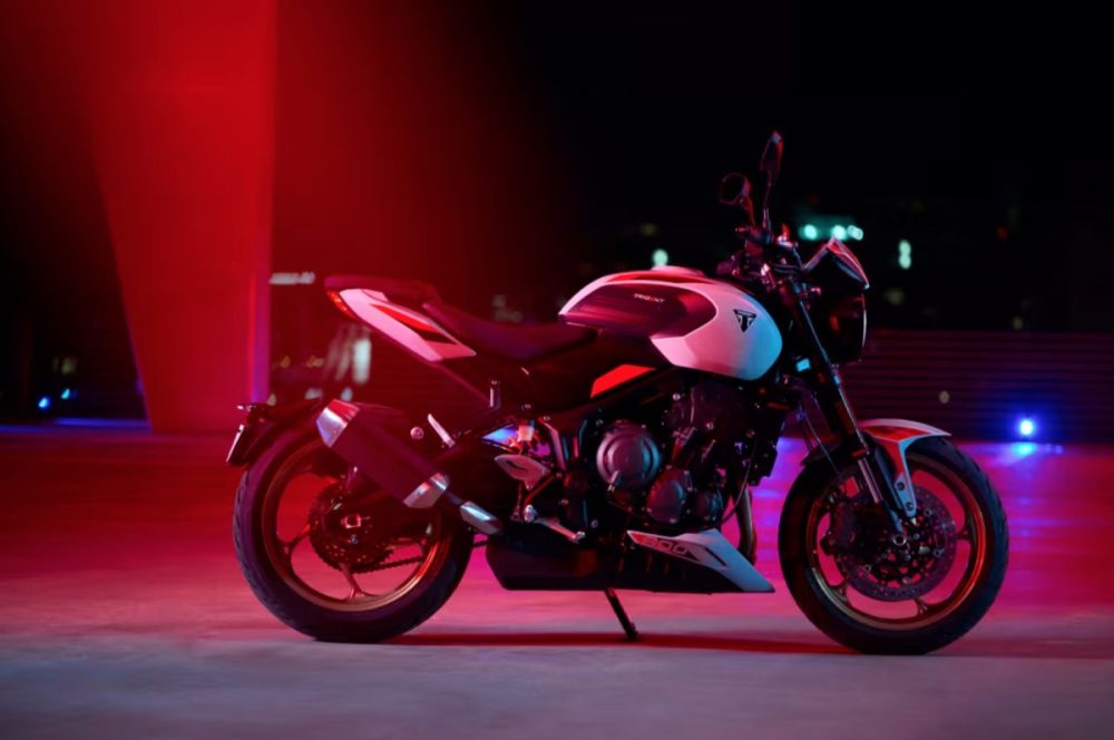 彫刻のように造形された程よいボリューム感のあるタンクと絞り込まれたシート部分、そしてスマートなテールによるメリハリのあるスタイルが特徴