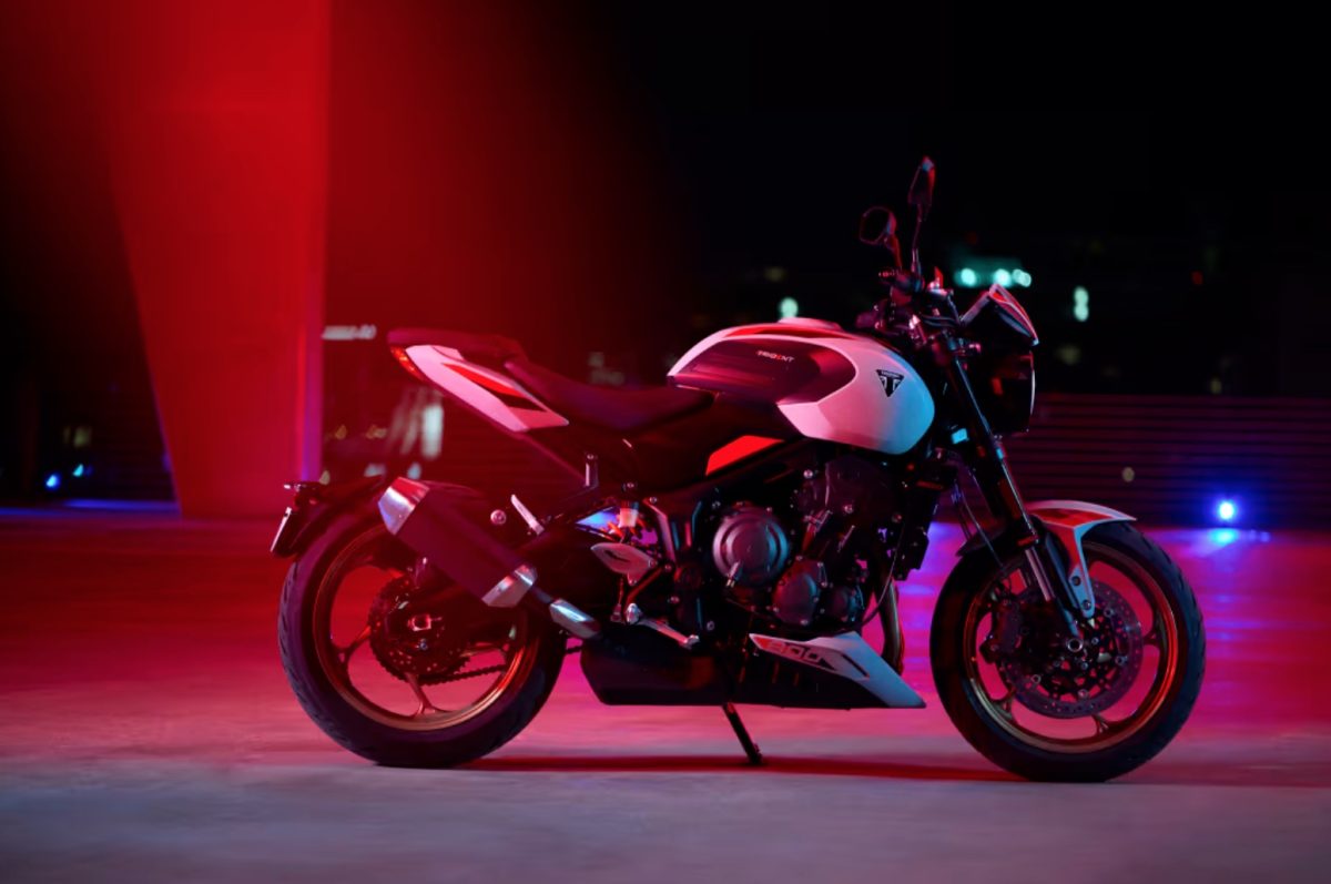 彫刻のように造形された程よいボリューム感のあるタンクと絞り込まれたシート部分、そしてスマートなテールによるメリハリのあるスタイルが特徴