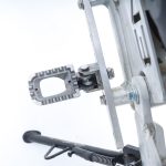 安定感とホールド感に優れるワイドフットペグ