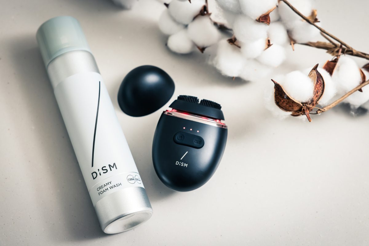 今回はディズムの「クリーミーフォームウォッシュQR2」(¥1,980)を使用して、EMSクレンジングリフトモードを実践